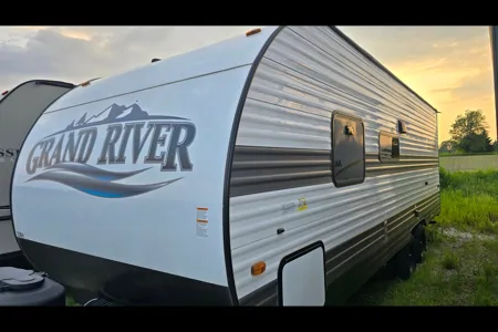 Sunny's 2025 Grand River 25BH Travel Trailer