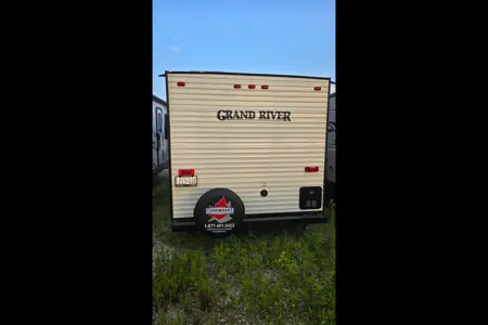 Sunny's 2025 Grand River 25BH Travel Trailer