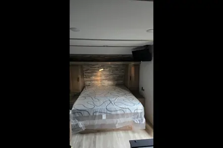 Sunny's 2025 Grand River 25BH Travel Trailer
