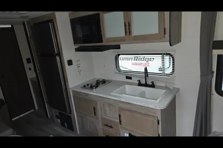 Sunny's 2025 Grand River 25BH Travel Trailer