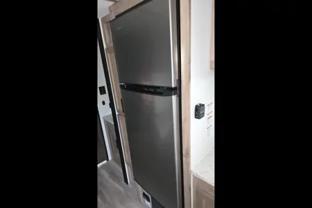 Sunny's 2025 Grand River 25BH Travel Trailer