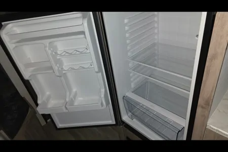 Sunny's 2025 Grand River 25BH Travel Trailer