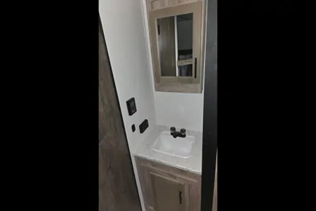 Sunny's 2025 Grand River 25BH Travel Trailer