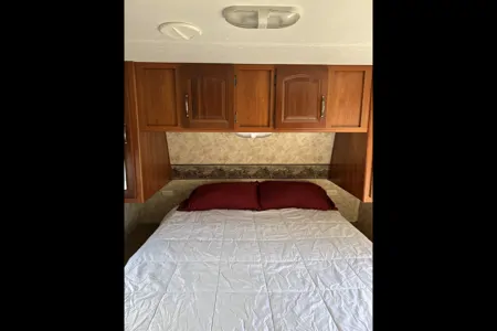 6 PPL~ Keystone Cougar Travel Trailer
