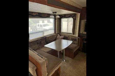 6 PPL~ Keystone Cougar Travel Trailer