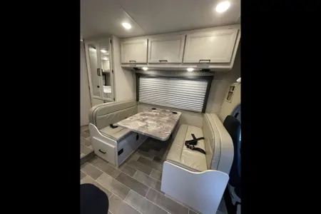 ROADRUNNER | Easy-to-Drive Class C | Sleeps 5