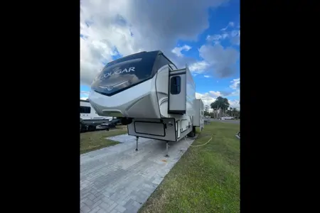 COUGAR 31GRLS Fifth Wheel CL 110