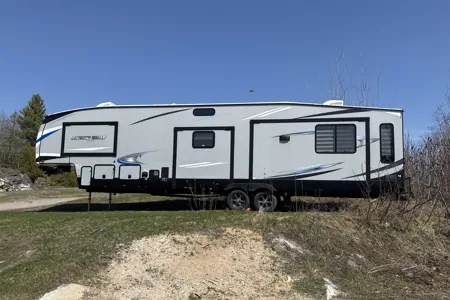 Robyn's Forest River Suite3660 Fifth Wheel