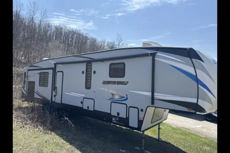 Robyn's Forest River Suite3660 Fifth Wheel