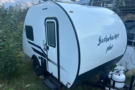 Jacob's Braxton Creek Bushwhacker 15ds Travel Trailer