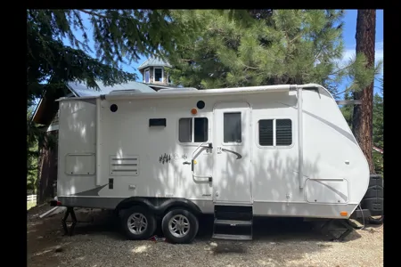 Cozy couple’s camper with room for 1 more!