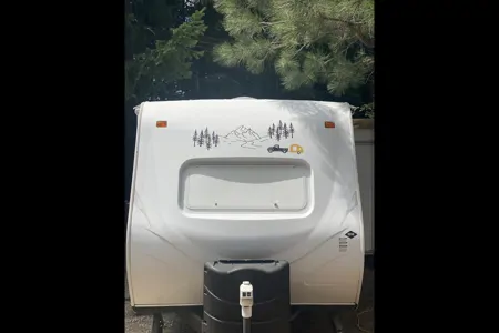 Cozy couple’s camper with room for 1 more!