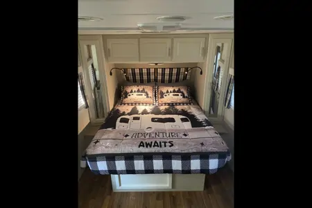 Cozy couple’s camper with room for 1 more!