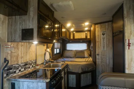Thor Motor Coach Freedom Elite 23H Class C