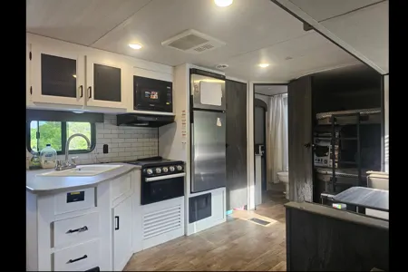 Jp's  Luxurious 27ft Keystone HIDEOUT 272BH Travel Trailer