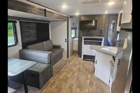Jp's  Luxurious 27ft Keystone HIDEOUT 272BH Travel Trailer