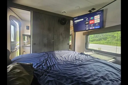 Jp's  Luxurious 27ft Keystone HIDEOUT 272BH Travel Trailer