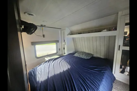 Jp's  Luxurious 27ft Keystone HIDEOUT 272BH Travel Trailer