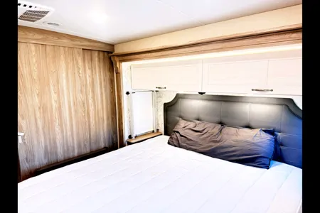 Winnie the Classy Adventurer