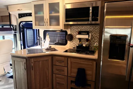 Winnie the Classy Adventurer