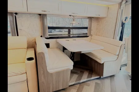 Winnie the Classy Adventurer