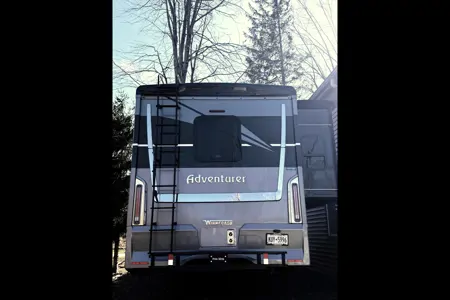 Winnie the Classy Adventurer