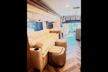 Winnie the Classy Adventurer