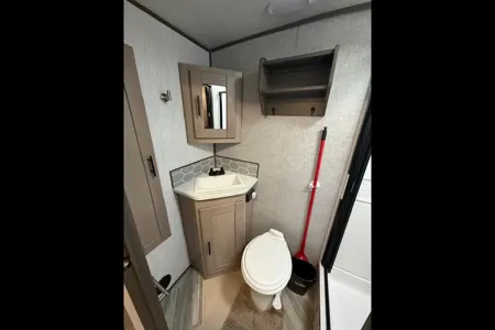 Happy Camper Shadow Cruiser 193MBS – Easy Tow, Fully Equipped