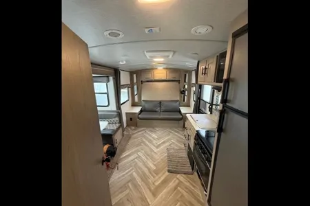 Happy Camper Shadow Cruiser 193MBS – Easy Tow, Fully Equipped