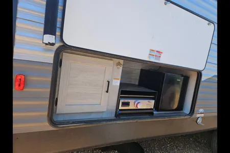 Mini Home on Wheels - 24' Coachmen Catalina Legacy