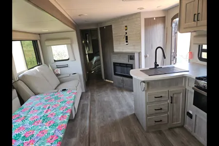 Mini Home on Wheels - 24' Coachmen Catalina Legacy