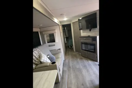 Mini Home on Wheels - 24' Coachmen Catalina Legacy