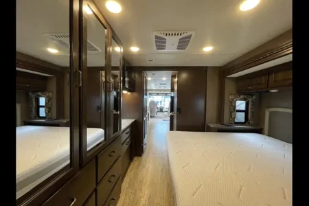 Jimmy Thor Motor Coach Hurricane Classe A