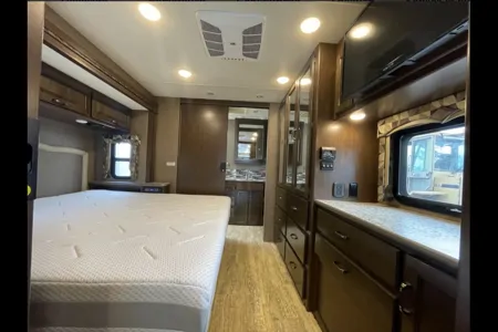 Jimmy Thor Motor Coach Hurricane Classe A