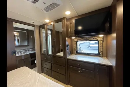 Jimmy Thor Motor Coach Hurricane Classe A