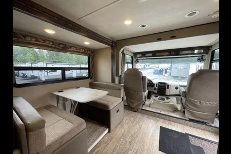 Jimmy Thor Motor Coach Hurricane Classe A