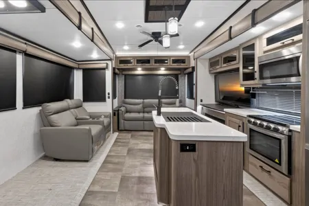 deanna's Crossroads Cameo Series Fifth Wheel