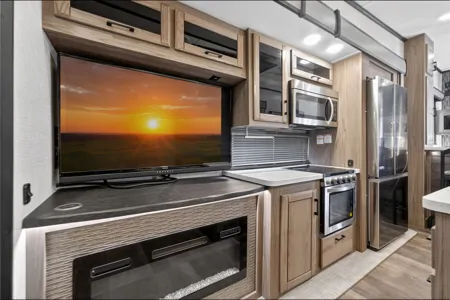 deanna's Crossroads Cameo Series Fifth Wheel