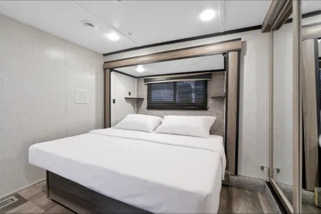 deanna's Crossroads Cameo Series Fifth Wheel