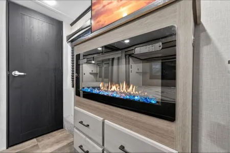 deanna's Crossroads Cameo Series Fifth Wheel