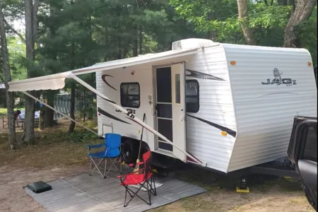 19' Jag Couples Retreat South Division RV