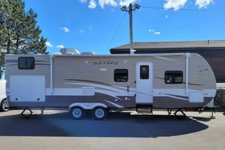 DG's 2018 Shasta Revere with Bunkhouse
