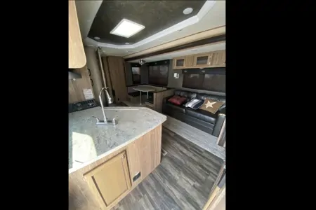 DG's 2018 Shasta Revere with Bunkhouse