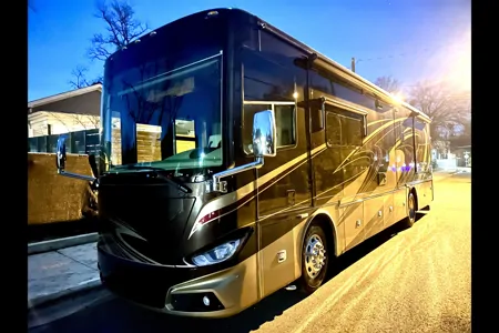 🚍 2015 Tiffin Phaeton 36’ Class A Diesel Coach — Luxury, Comfort & Family Memories Await