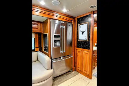 🚍 Luxury Diesel Motor Coach Rental | Sleeps 8 | Delivery Available | F1 • ACL • SXSW • NASCAR