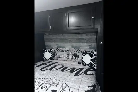 JamiRose's Spottrek ST327VIK Travel Trailer