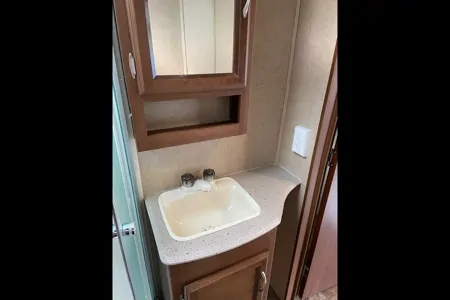 Toy Hauler and Family RV Coachmen Freedom Express 271BL 1/2 Ton Towable