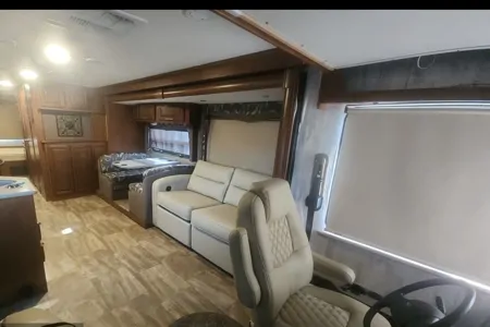 Luxury Georgetown 351DS Class A RV Rental!