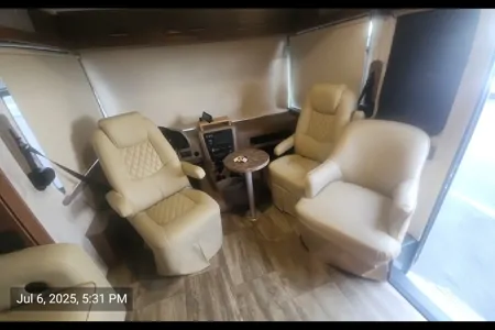 Luxury Georgetown 351DS Class A RV Rental!