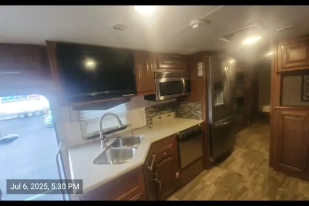 Luxury Georgetown 351DS Class A RV Rental!